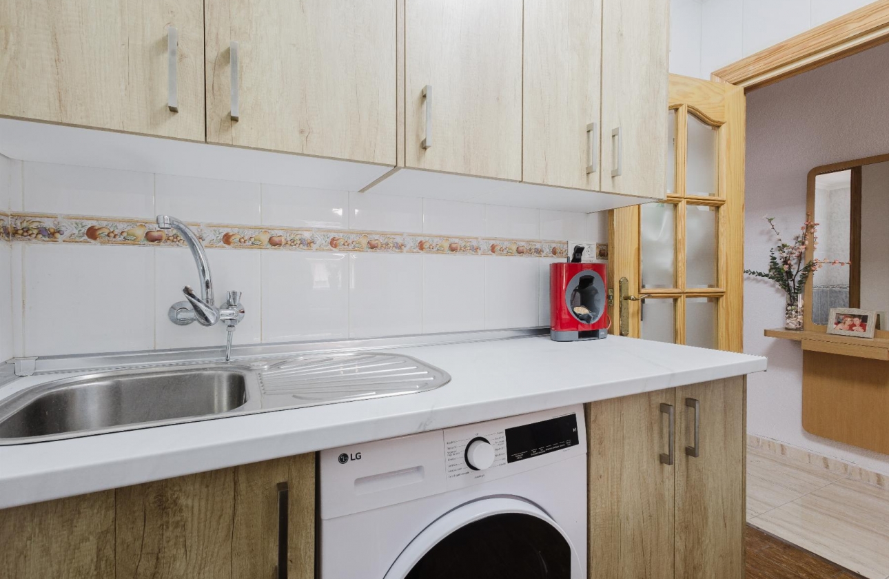 Resale - Apartment - Torrevieja - Playa del Acequión