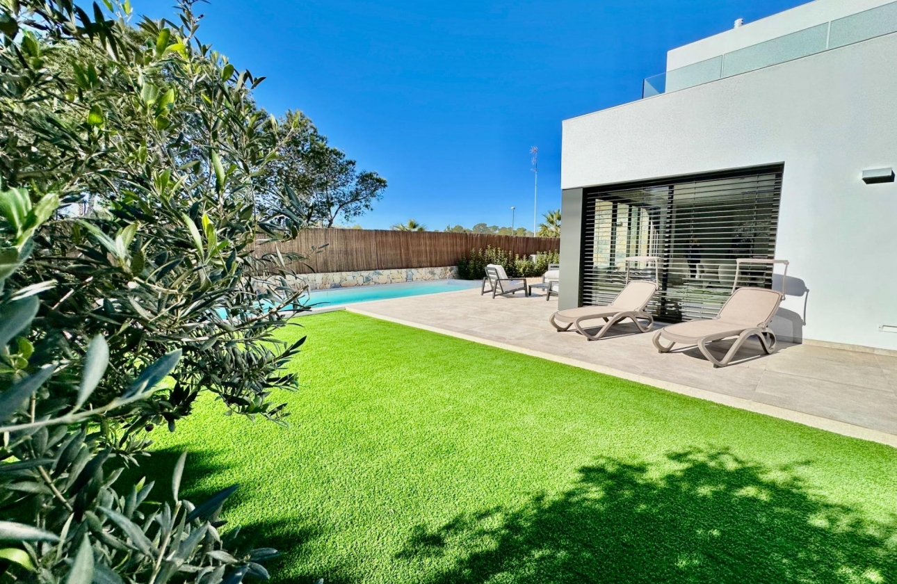 Resale - Villa - Orihuela - Las Colinas Golf