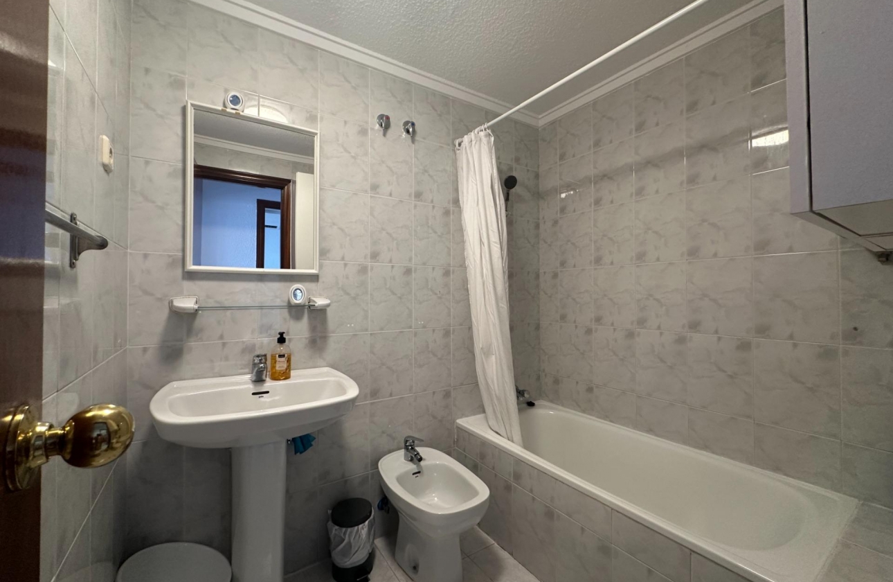 Resale - Apartment - Torrevieja - Centro