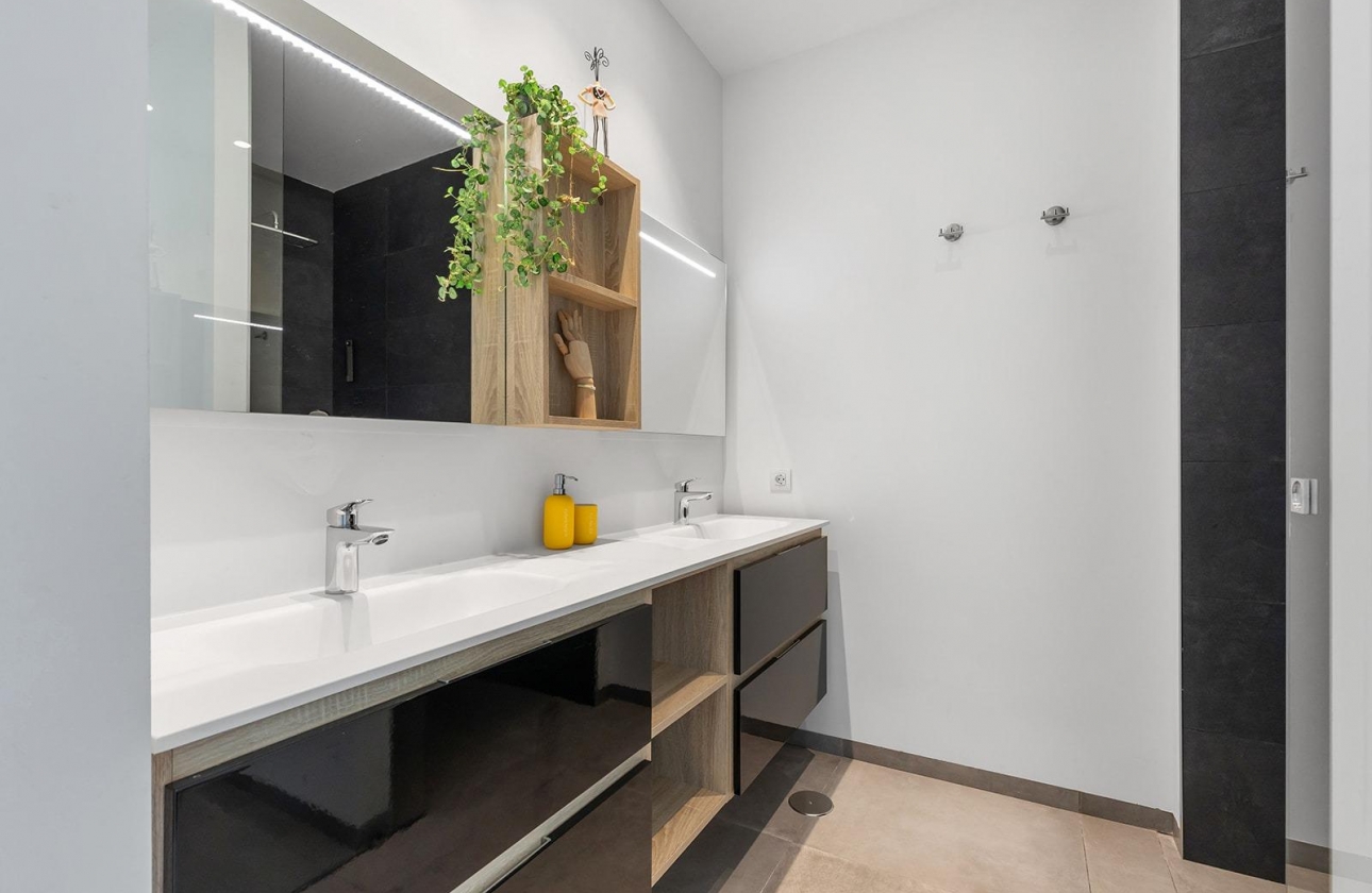 Resale - Villa - Orihuela - Las Colinas Golf