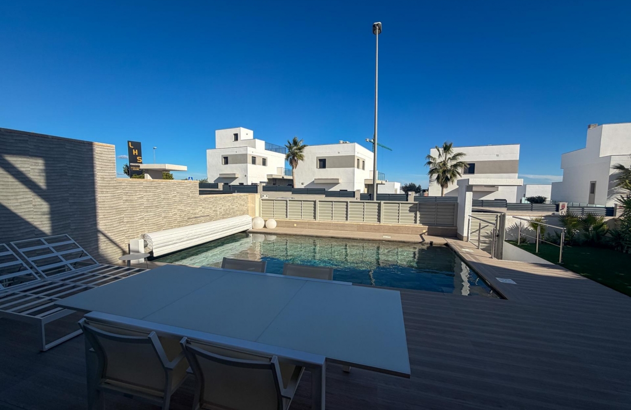 Resale - Villa - San Miguel de Salinas - Bellavista