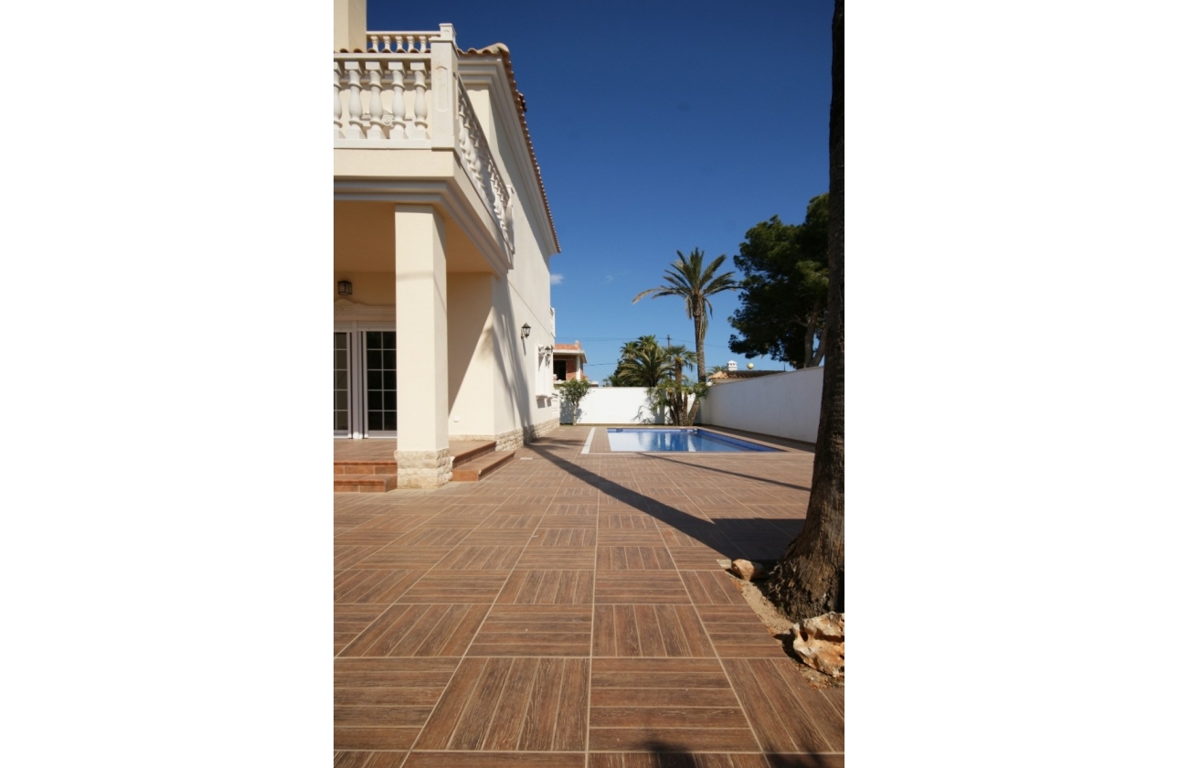 Resale - Villa - Cabo Roig - MUY CERCA DE LA PLAYA