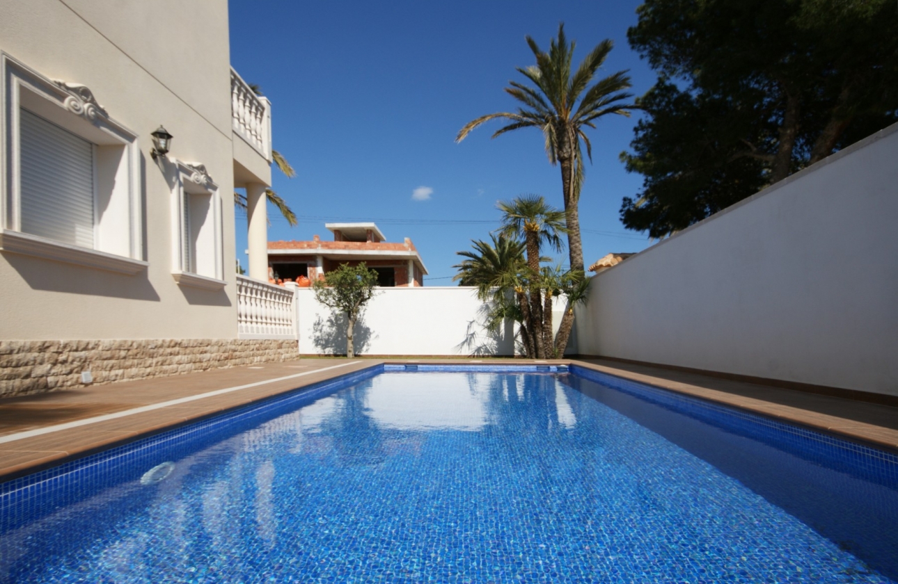 Resale - Villa - Cabo Roig - MUY CERCA DE LA PLAYA