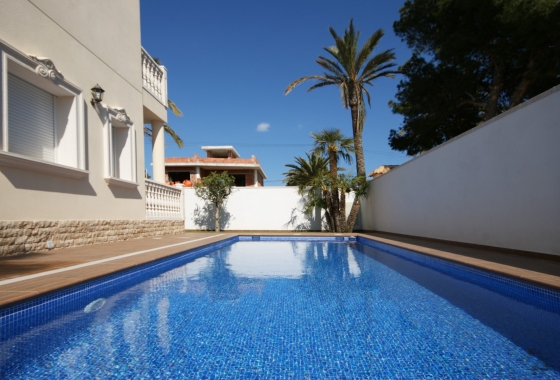 Resale - Villa - Cabo Roig - MUY CERCA DE LA PLAYA