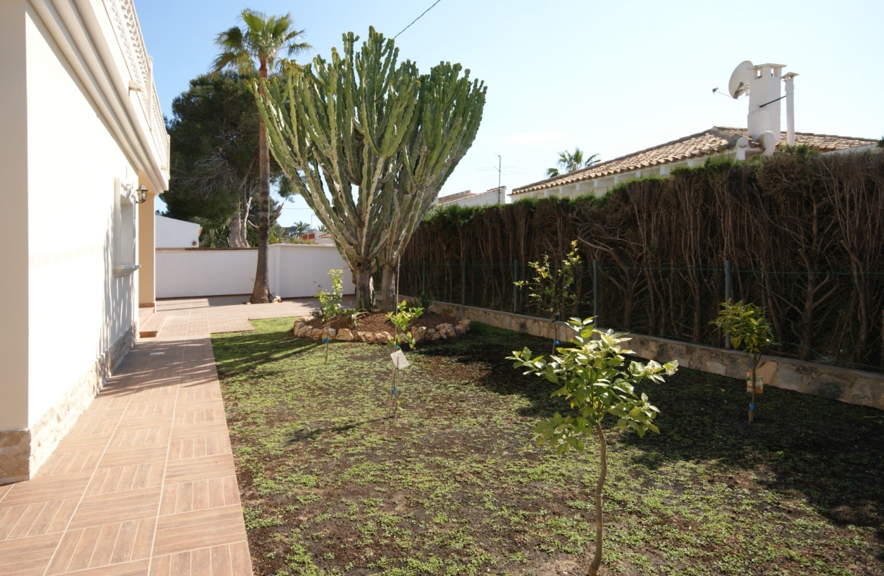 Resale - Villa - Cabo Roig - MUY CERCA DE LA PLAYA