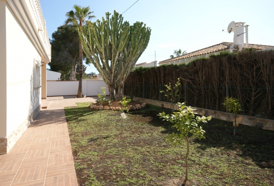 Resale - Villa - Cabo Roig - MUY CERCA DE LA PLAYA