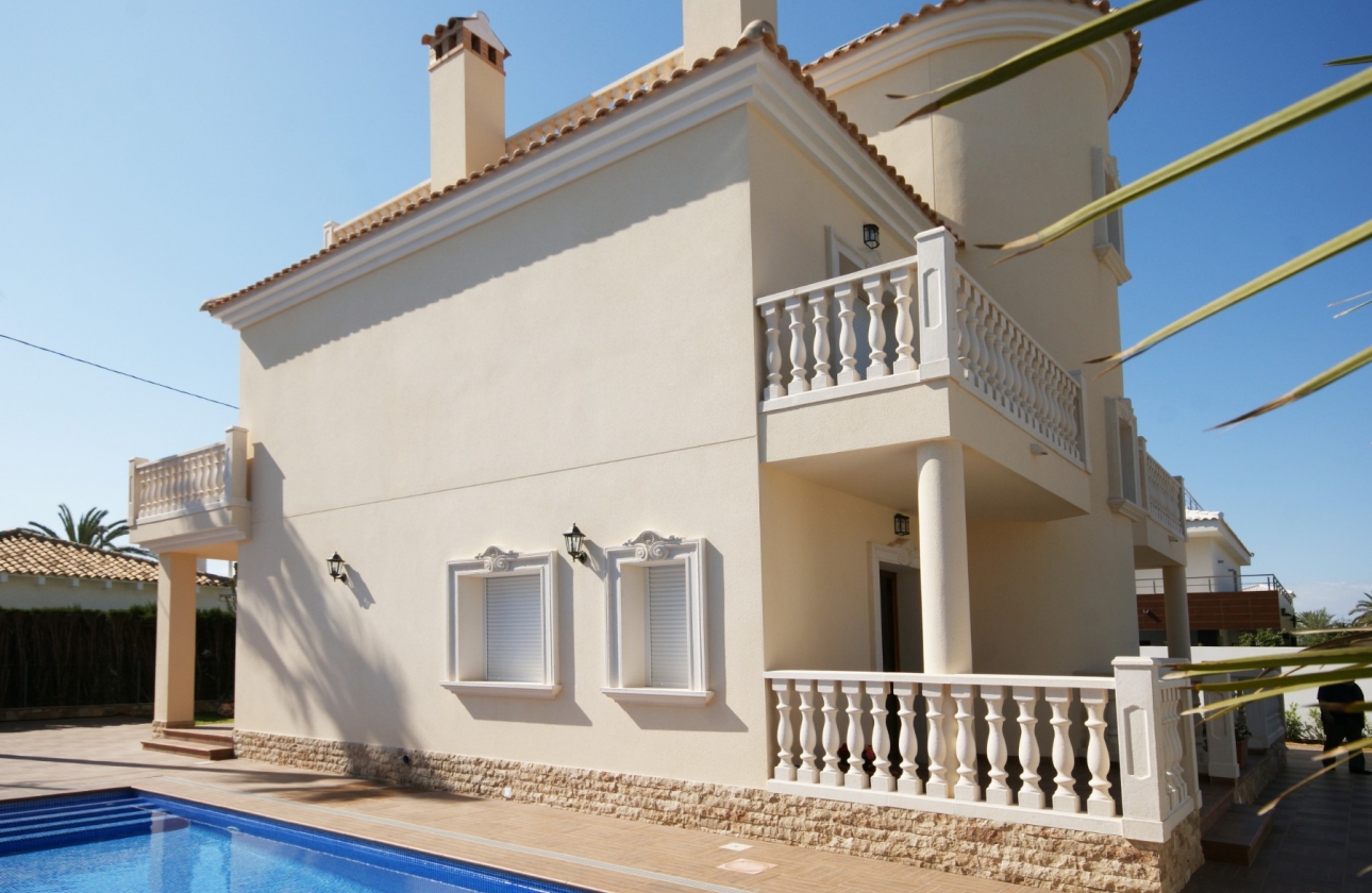 Resale - Villa - Cabo Roig - MUY CERCA DE LA PLAYA