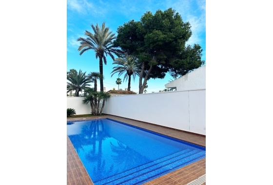 Resale - Villa - Cabo Roig - MUY CERCA DE LA PLAYA
