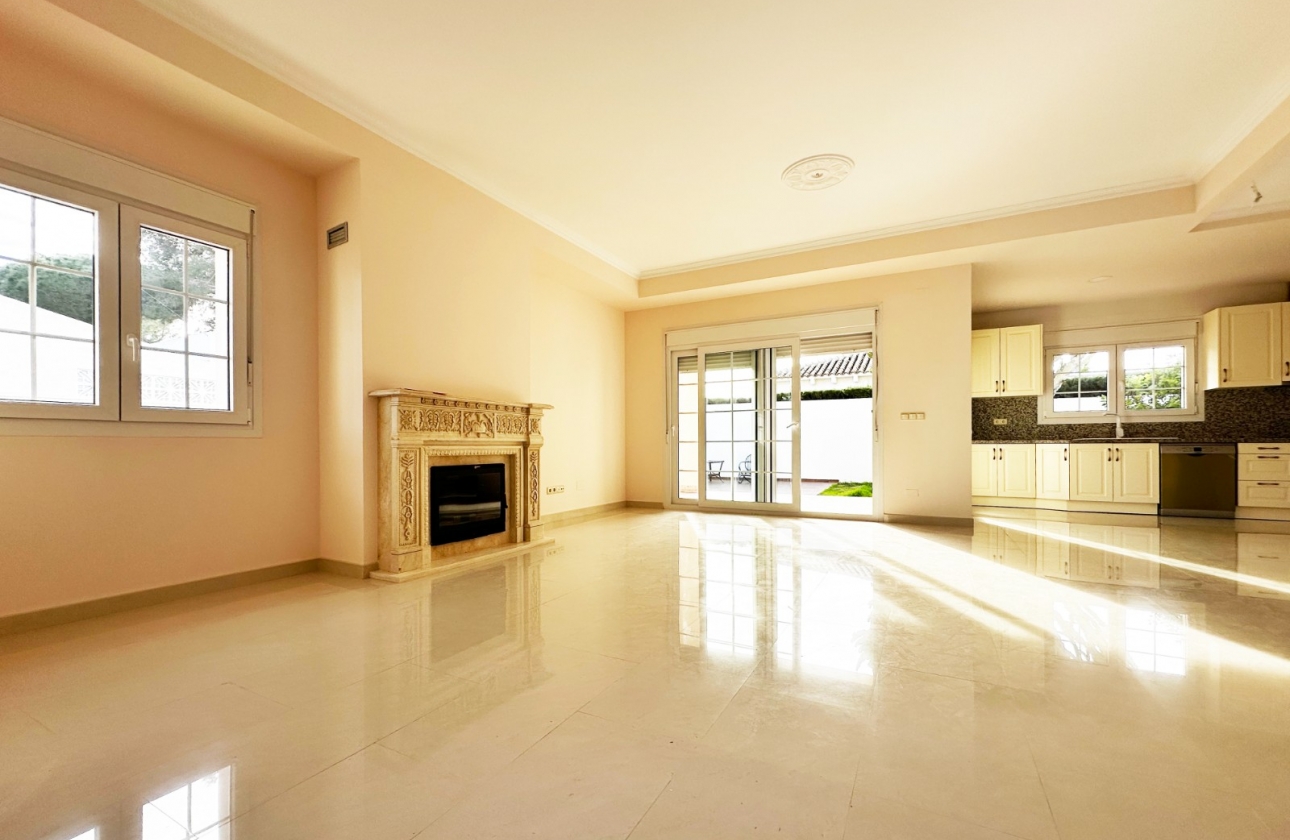 Resale - Villa - Cabo Roig - MUY CERCA DE LA PLAYA