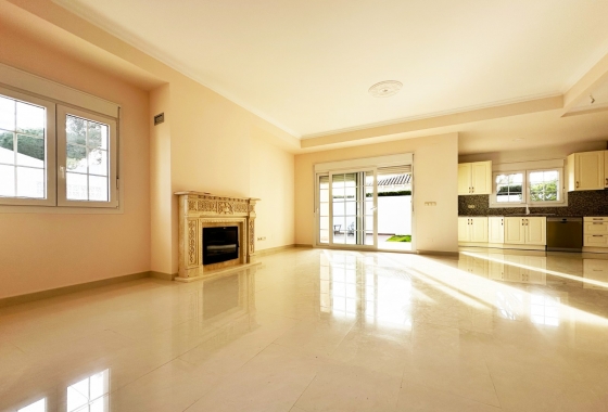 Resale - Villa - Cabo Roig - MUY CERCA DE LA PLAYA