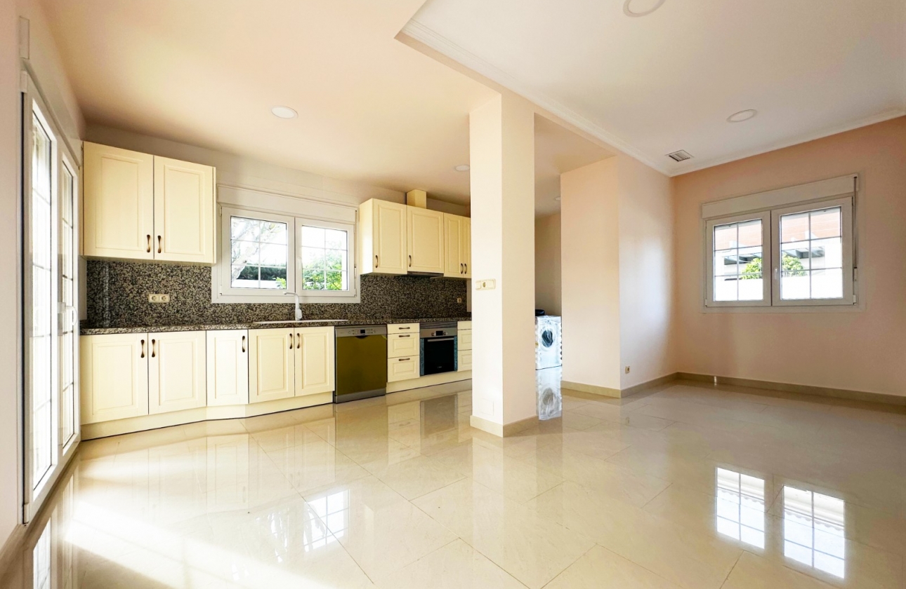 Resale - Villa - Cabo Roig - MUY CERCA DE LA PLAYA