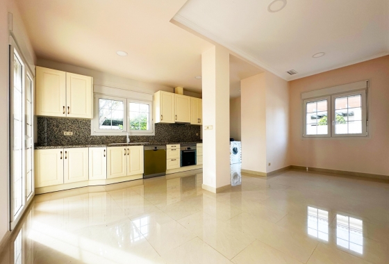 Resale - Villa - Cabo Roig - MUY CERCA DE LA PLAYA