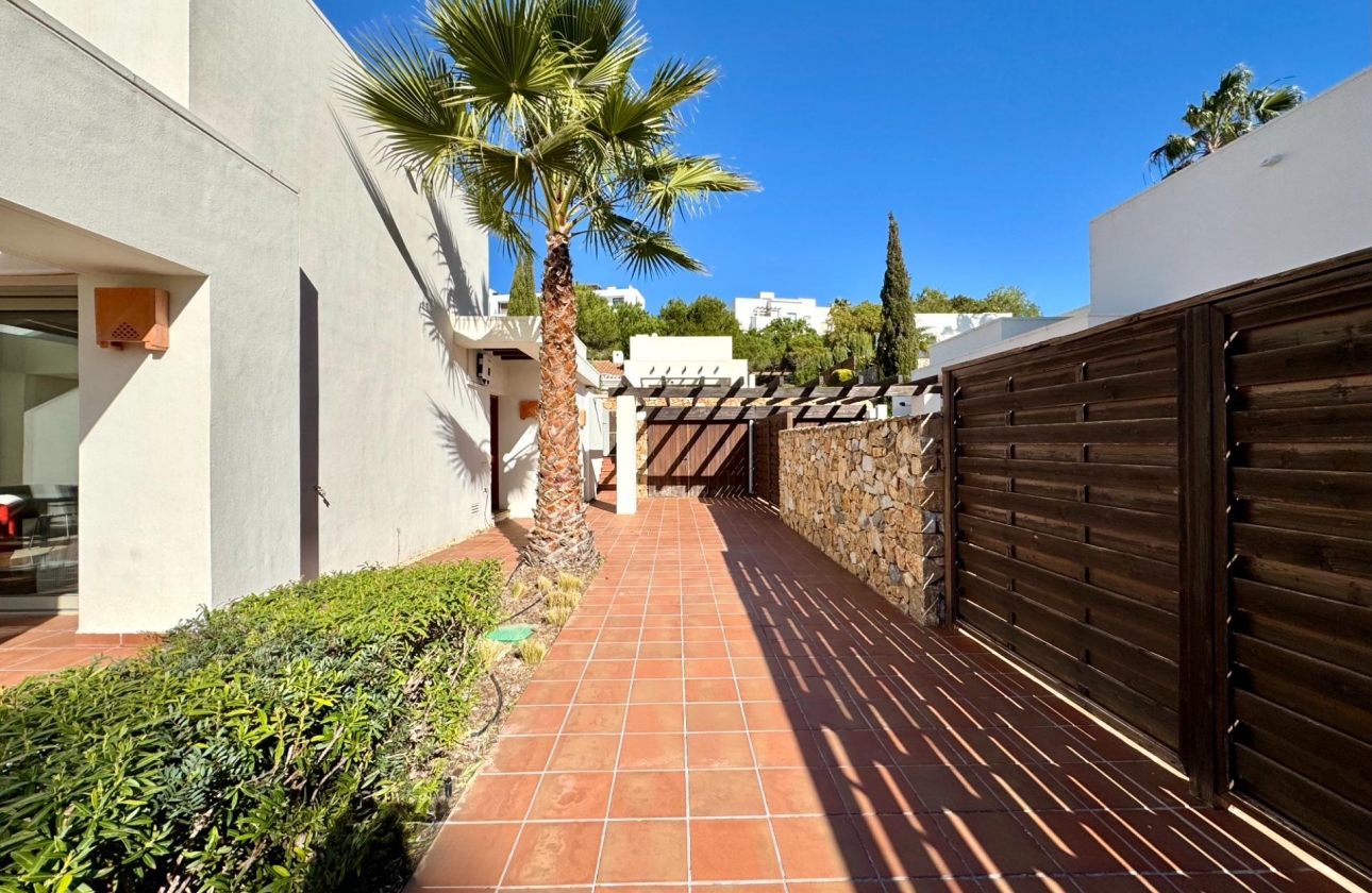 Resale - Villa - Orihuela - Las Colinas Golf