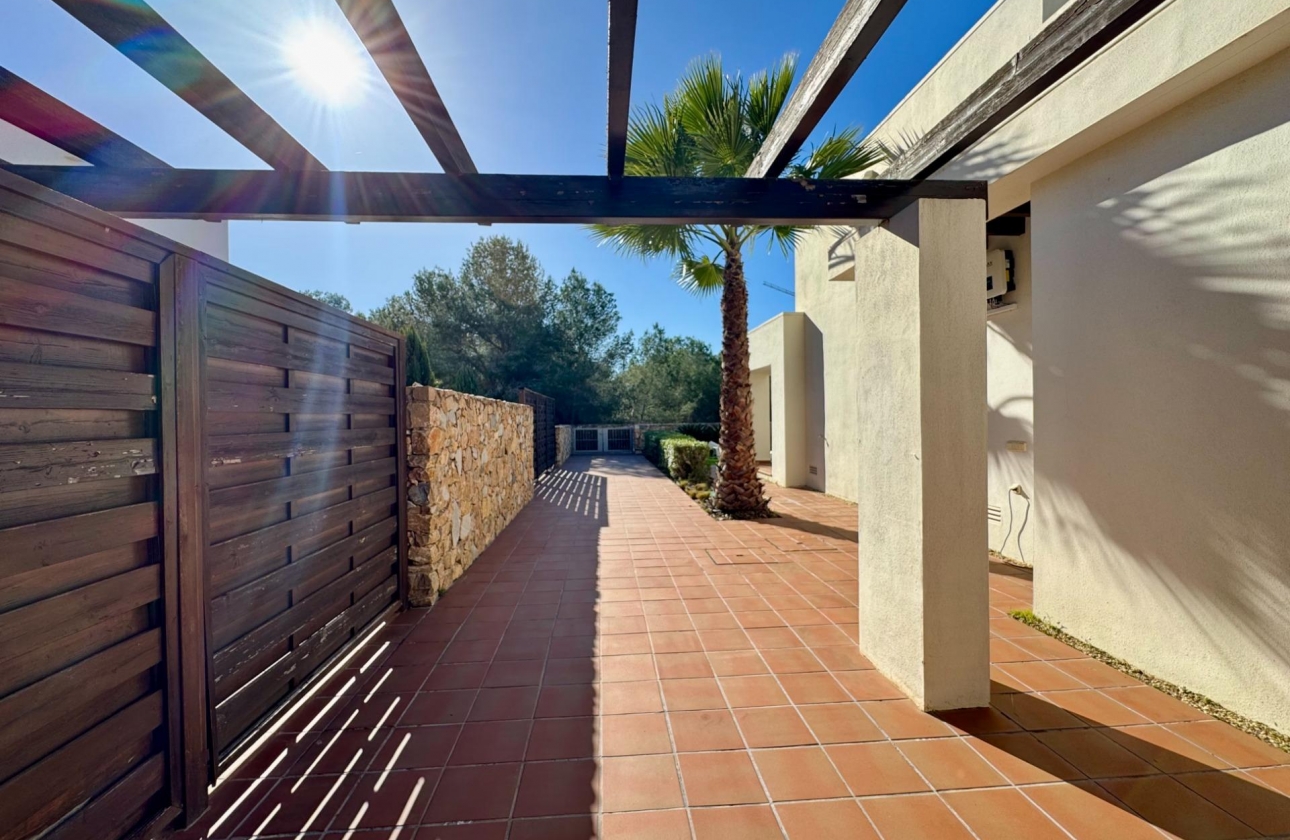 Resale - Villa - Orihuela - Las Colinas Golf