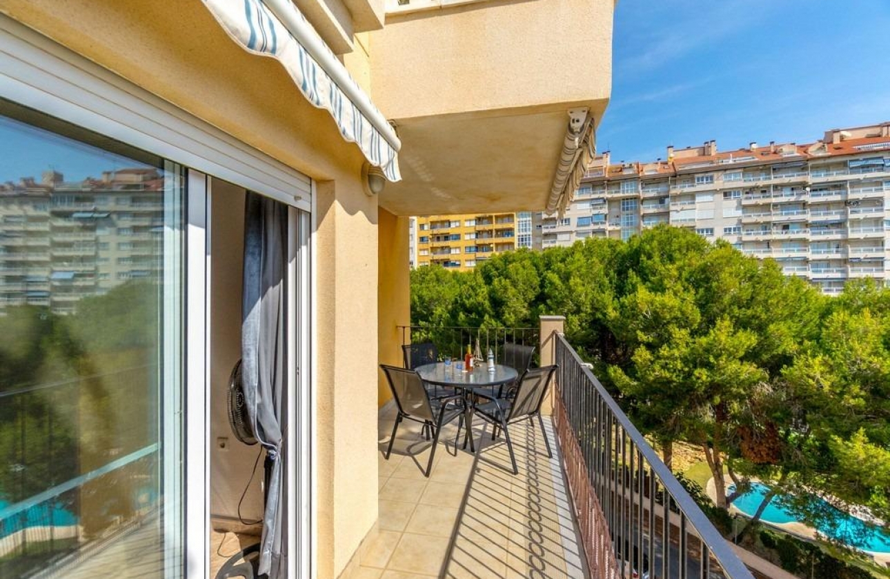 Resale - Apartment - Orihuela Costa - Campoamor