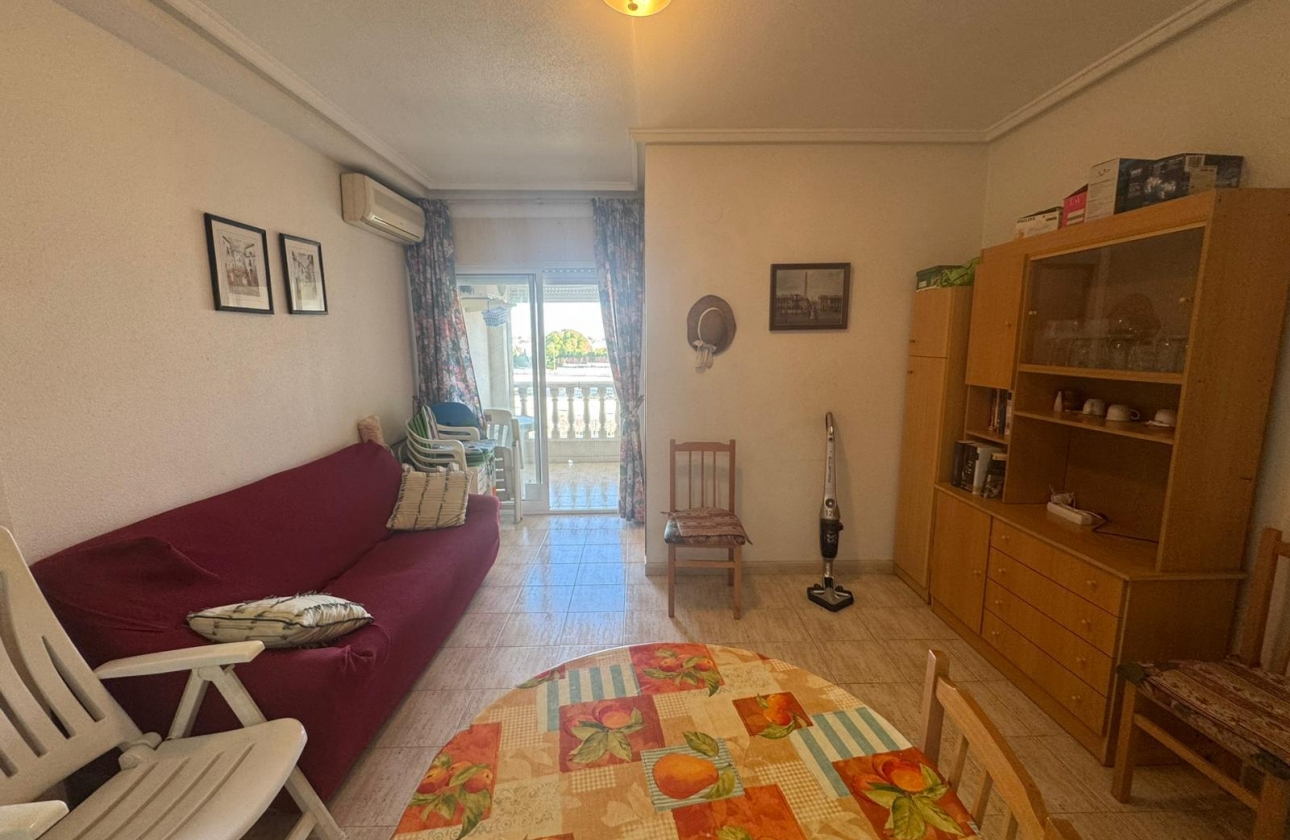 Resale - Apartment - Torrevieja - Playa del Acequión