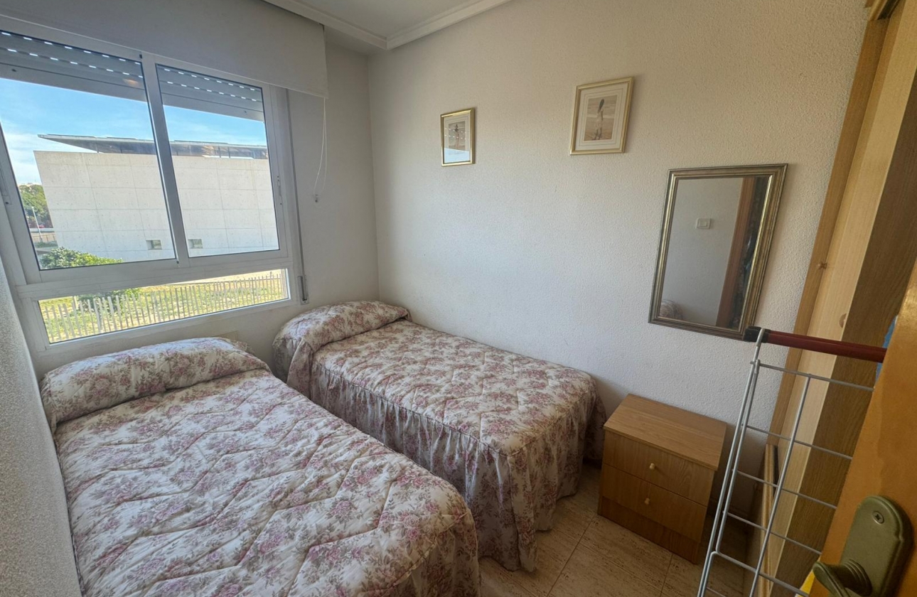 Resale - Apartment - Torrevieja - Playa del Acequión