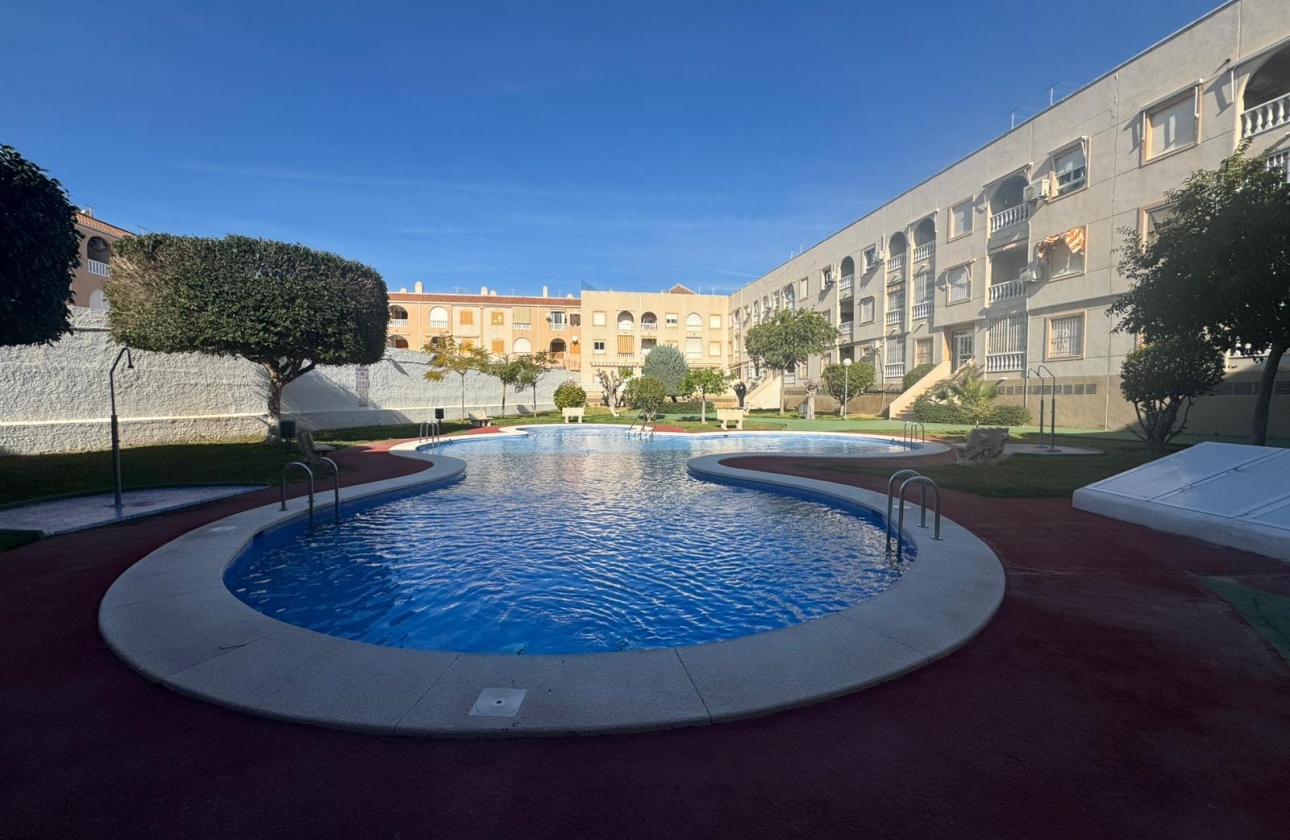 Resale - Apartment - Torrevieja - Playa del Acequión