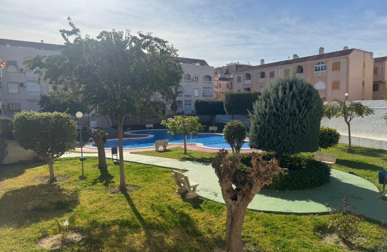 Resale - Apartment - Torrevieja - Playa del Acequión