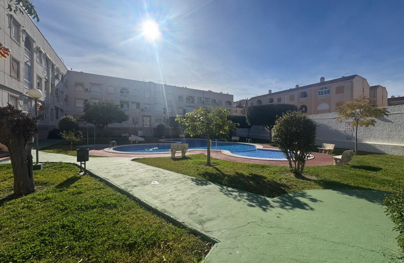 Resale - Apartment - Torrevieja - Playa del Acequión