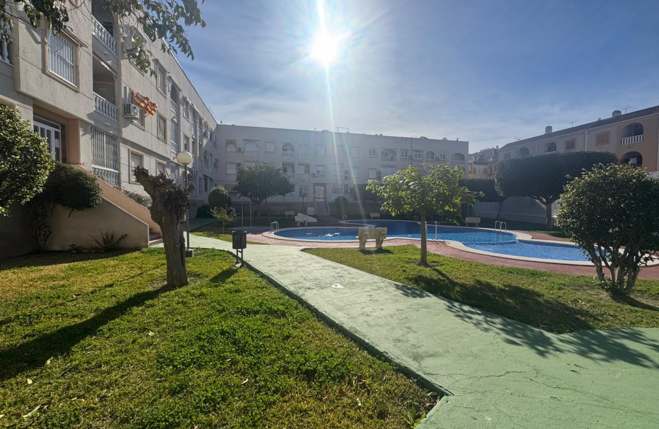 Resale - Apartment - Torrevieja - Playa del Acequión