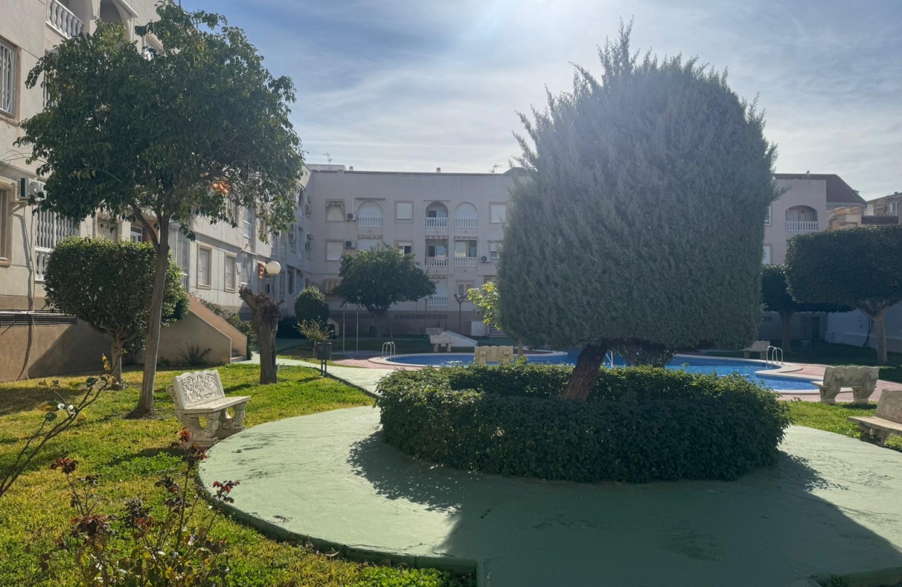 Resale - Apartment - Torrevieja - Playa del Acequión