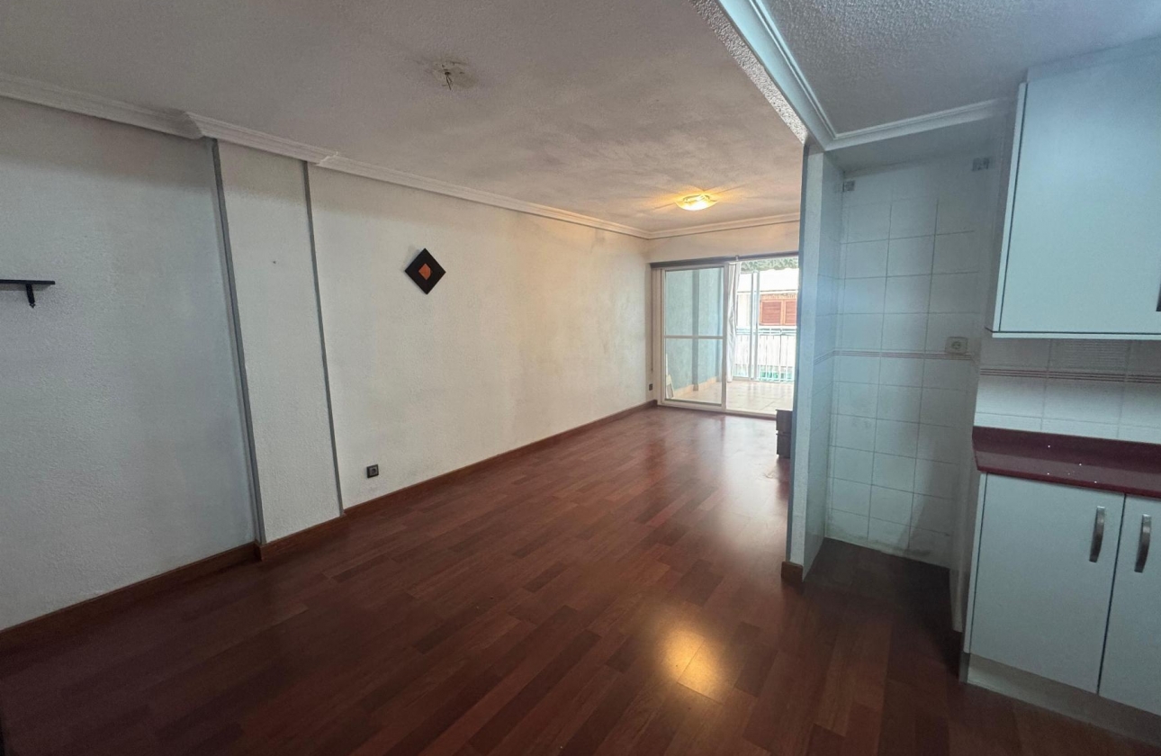 Resale - Apartment - Torrevieja - Playa del Acequión