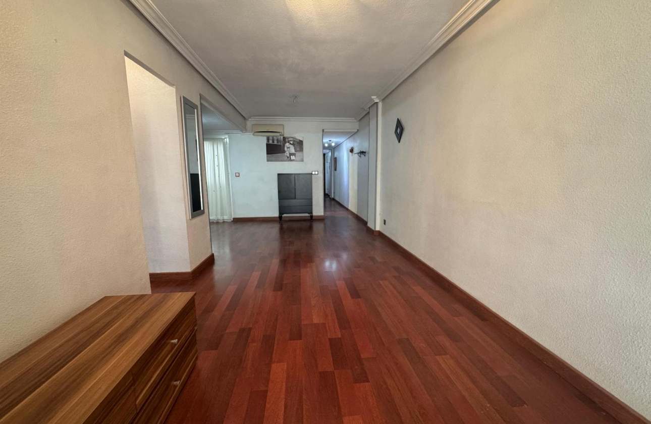 Resale - Apartment - Torrevieja - Playa del Acequión