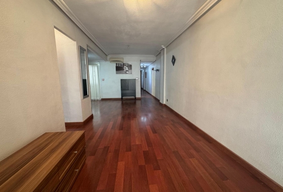 Resale - Apartment - Torrevieja - Playa del Acequión