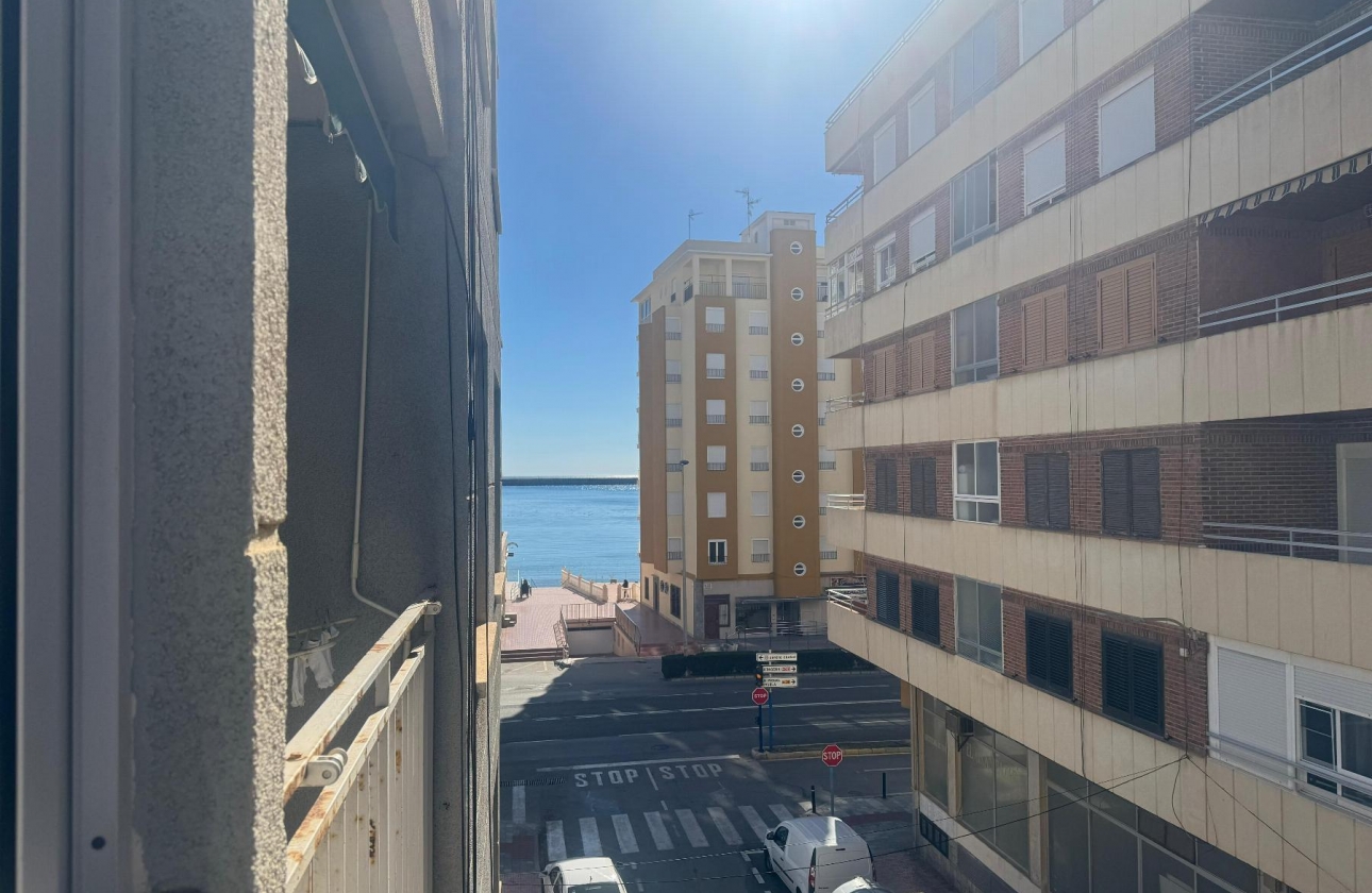 Resale - Apartment - Torrevieja - Playa del Acequión