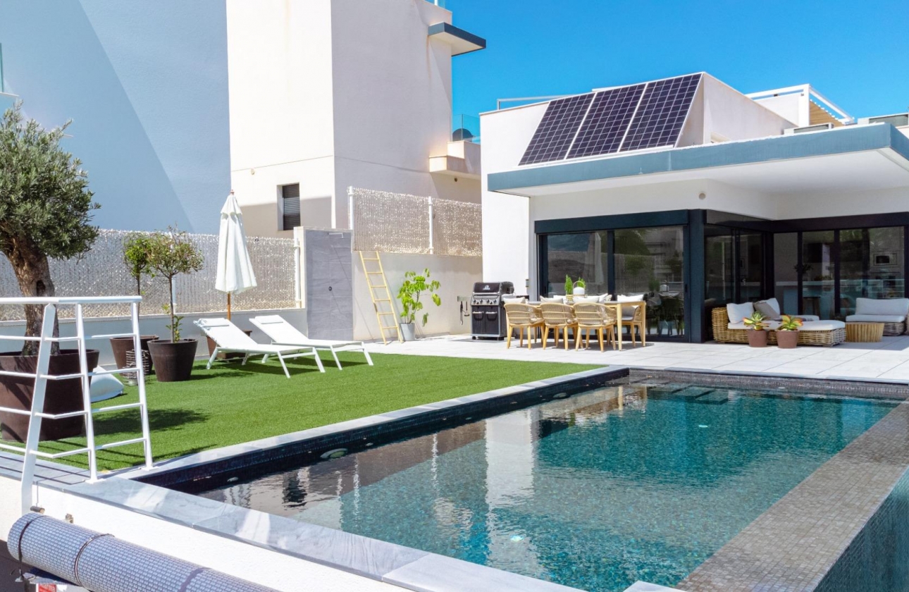 Reventa - Villa - San Miguel de Salinas - Bellavista