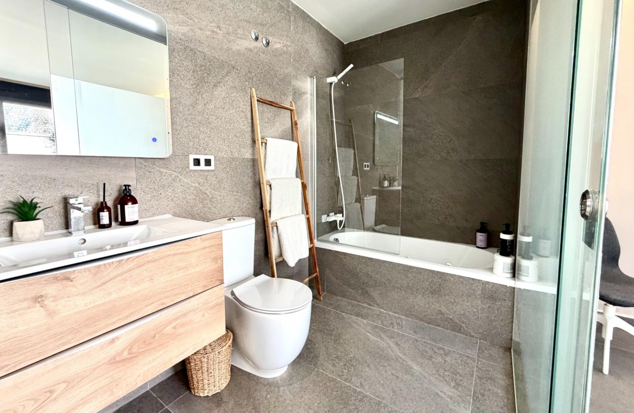 Reventa - Villa - San Miguel de Salinas - Bellavista