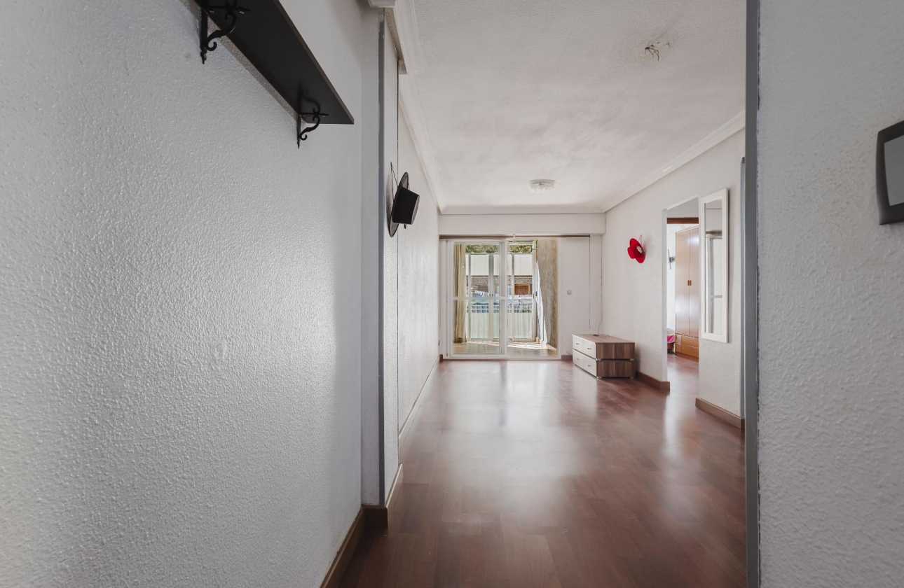 Resale - Apartment - Torrevieja - Playa del Acequión