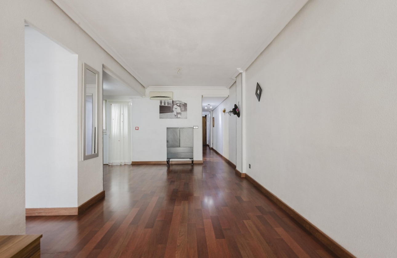 Resale - Apartment - Torrevieja - Playa del Acequión