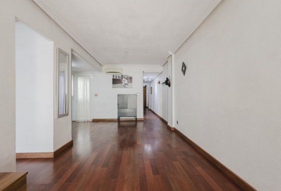 Resale - Apartment - Torrevieja - Playa del Acequión