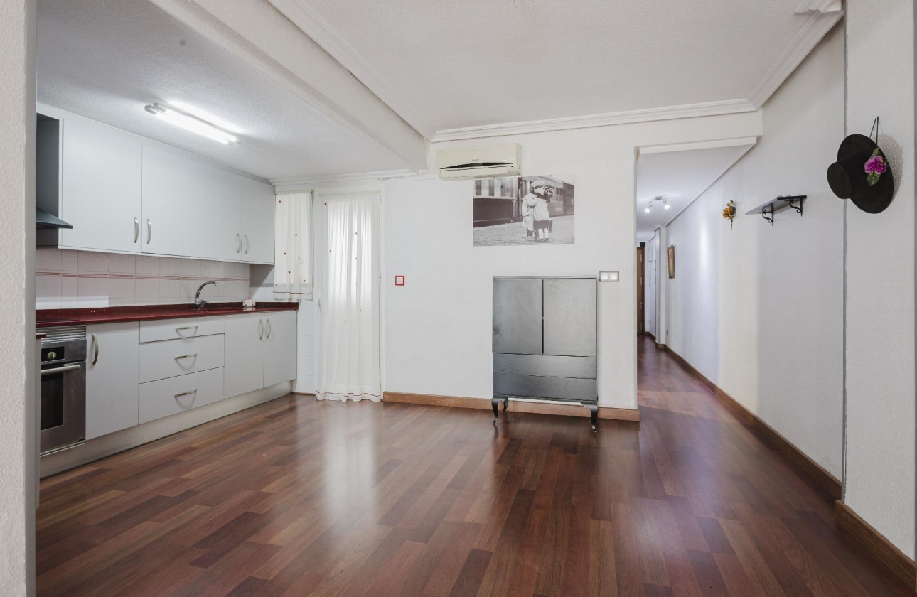 Resale - Apartment - Torrevieja - Playa del Acequión