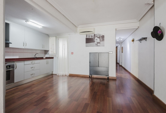 Resale - Apartment - Torrevieja - Playa del Acequión