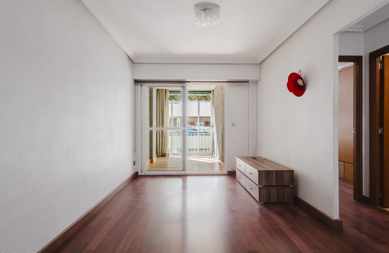 Resale - Apartment - Torrevieja - Playa del Acequión