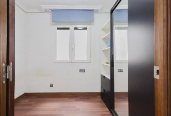 Resale - Apartment - Torrevieja - Playa del Acequión