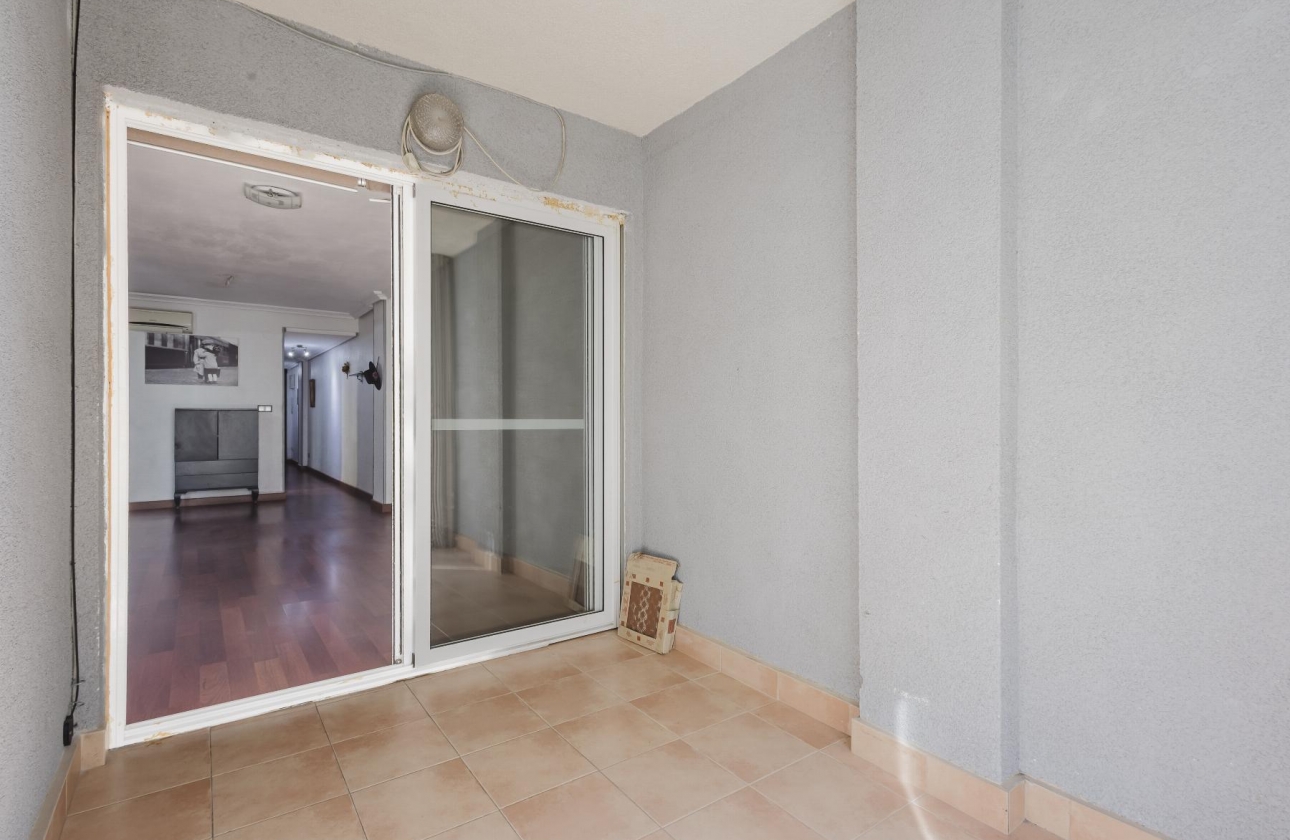 Resale - Apartment - Torrevieja - Playa del Acequión