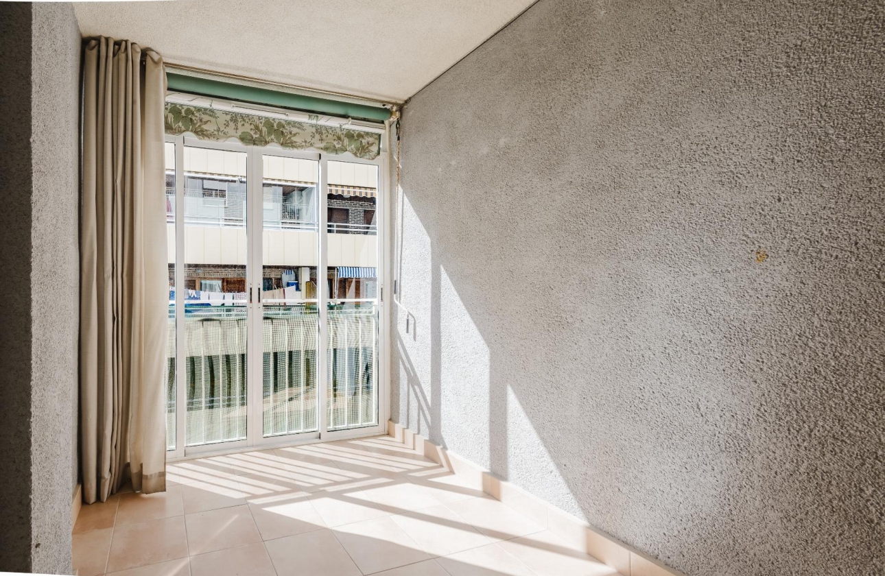 Resale - Apartment - Torrevieja - Playa del Acequión