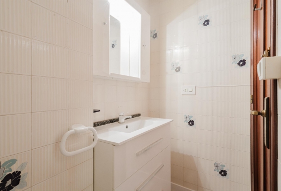 Resale - Apartment - Torrevieja - Playa del Acequión