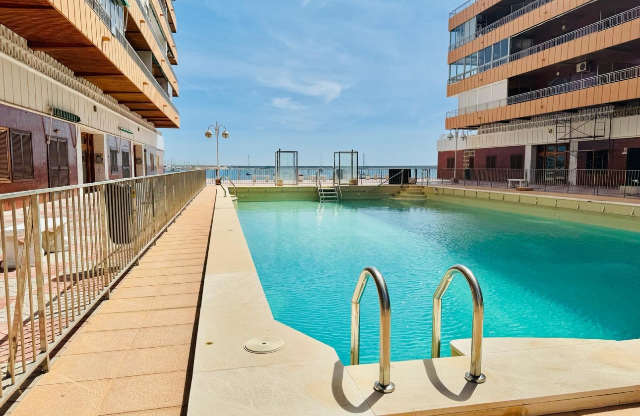 Resale - Apartment - Torrevieja - Playa del Acequión