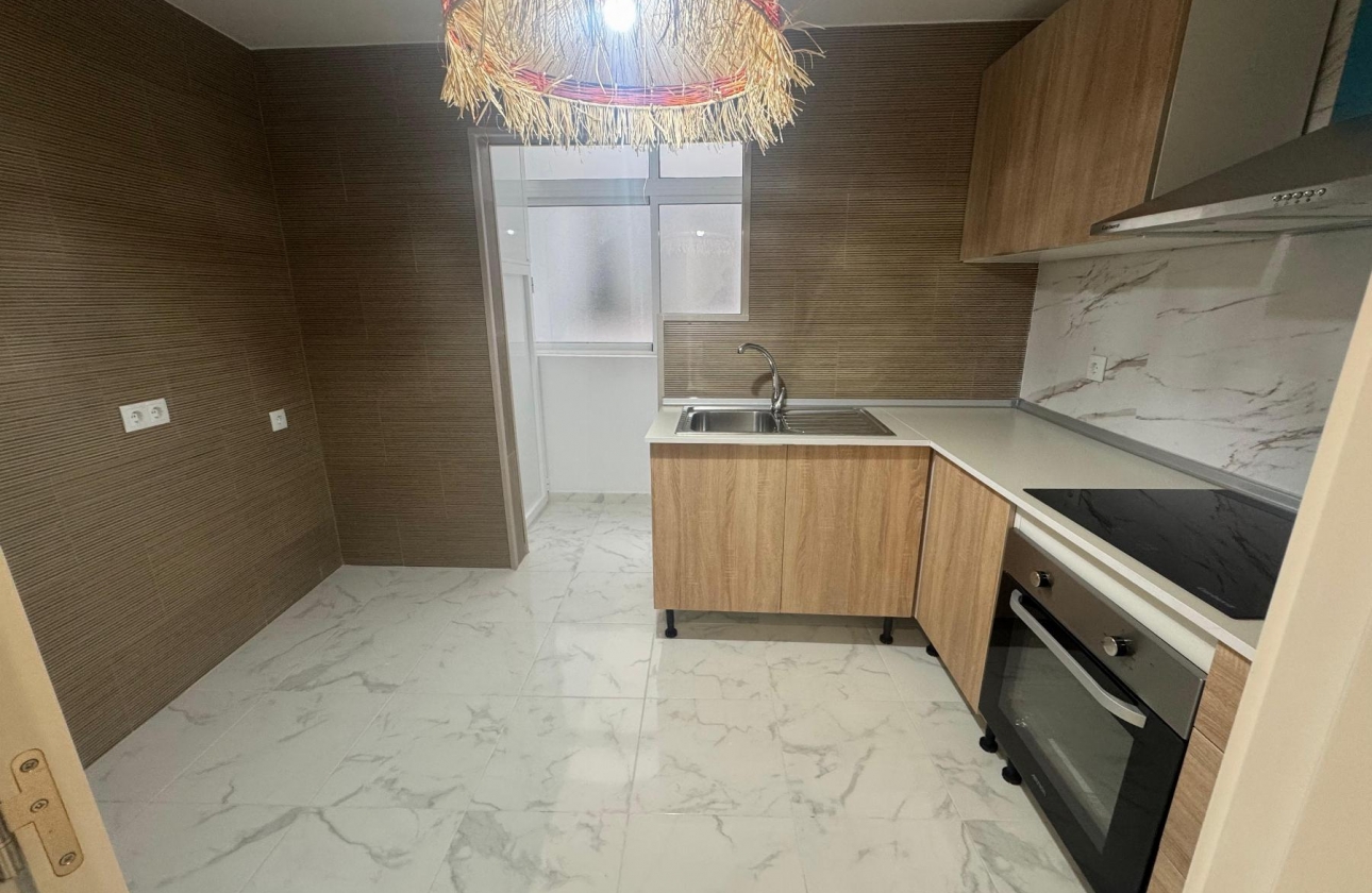 Resale - Apartment - Torrevieja - Muelle Pesquero