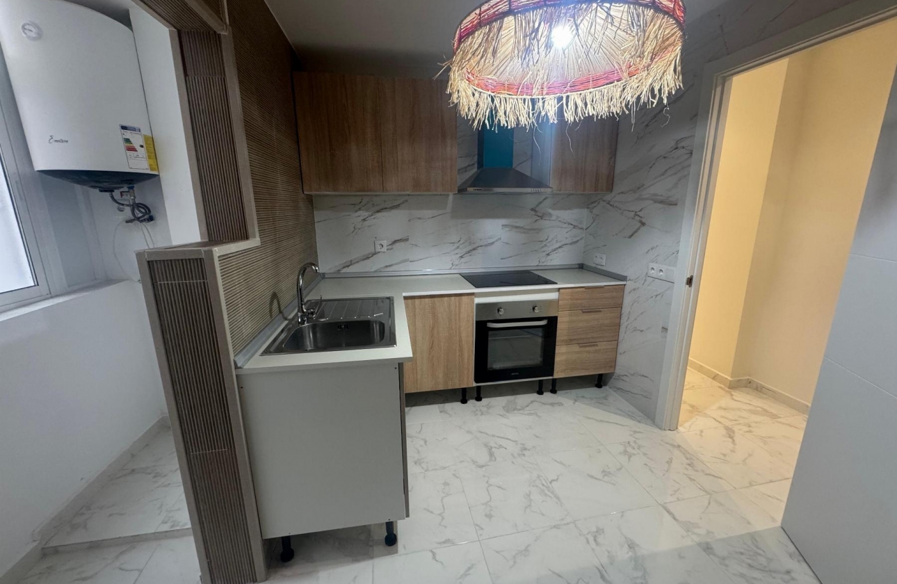 Resale - Apartment - Torrevieja - Muelle Pesquero