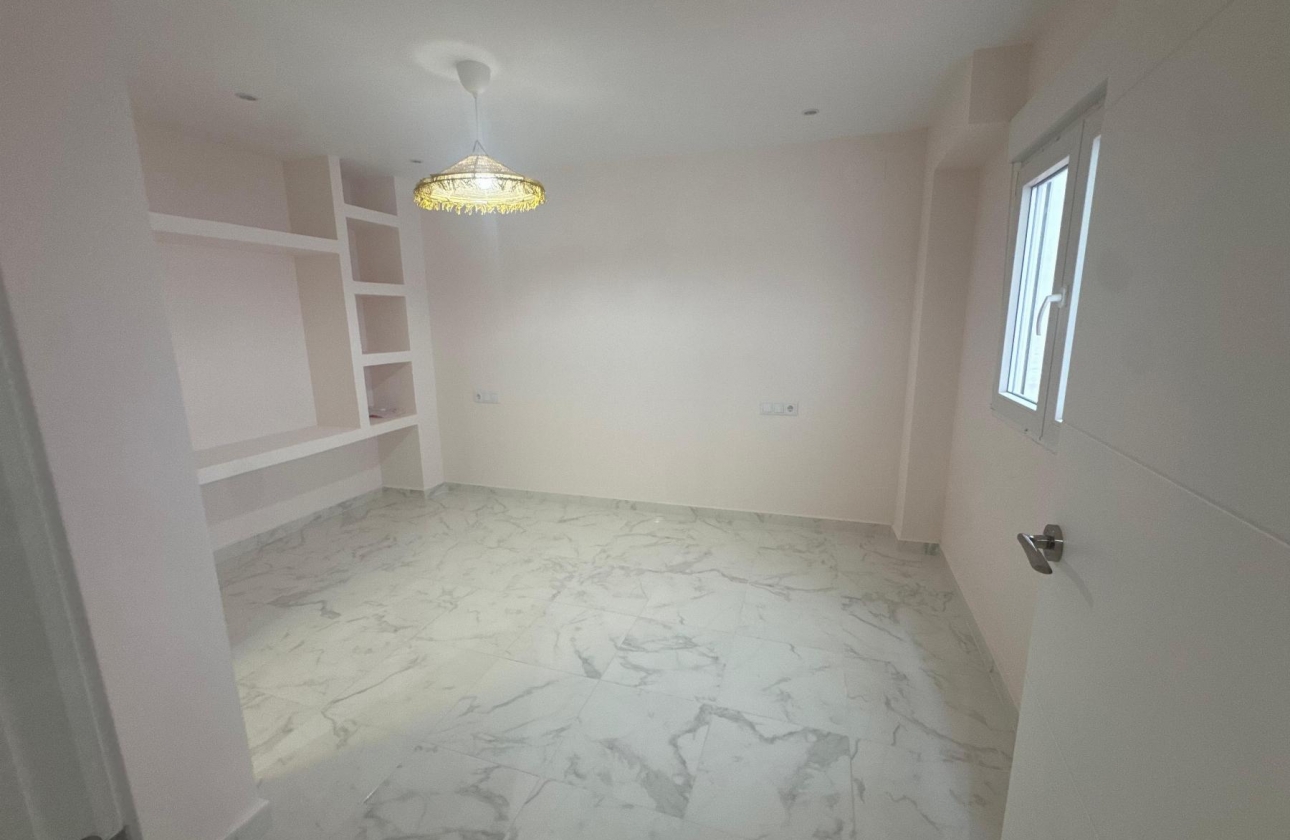 Resale - Apartment - Torrevieja - Muelle Pesquero