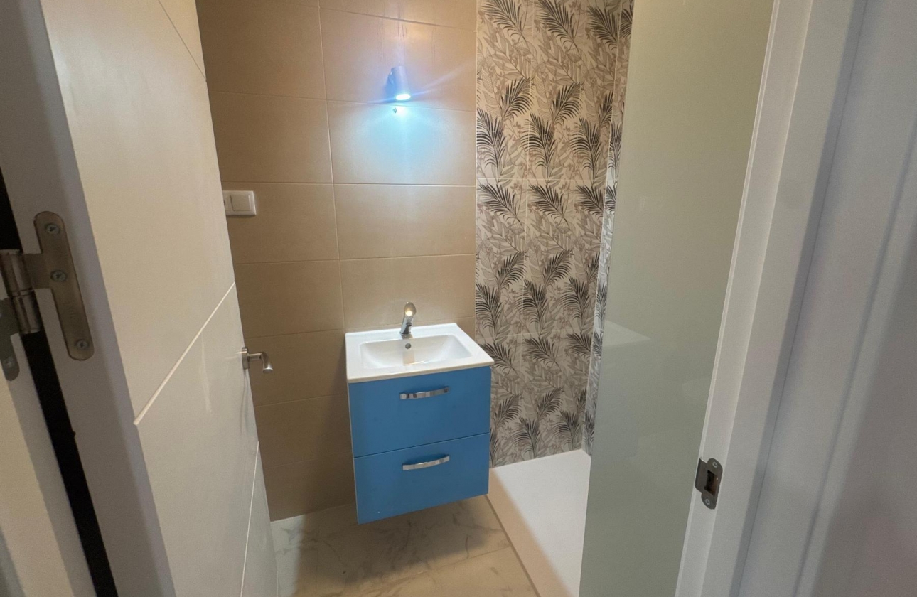 Resale - Apartment - Torrevieja - Muelle Pesquero