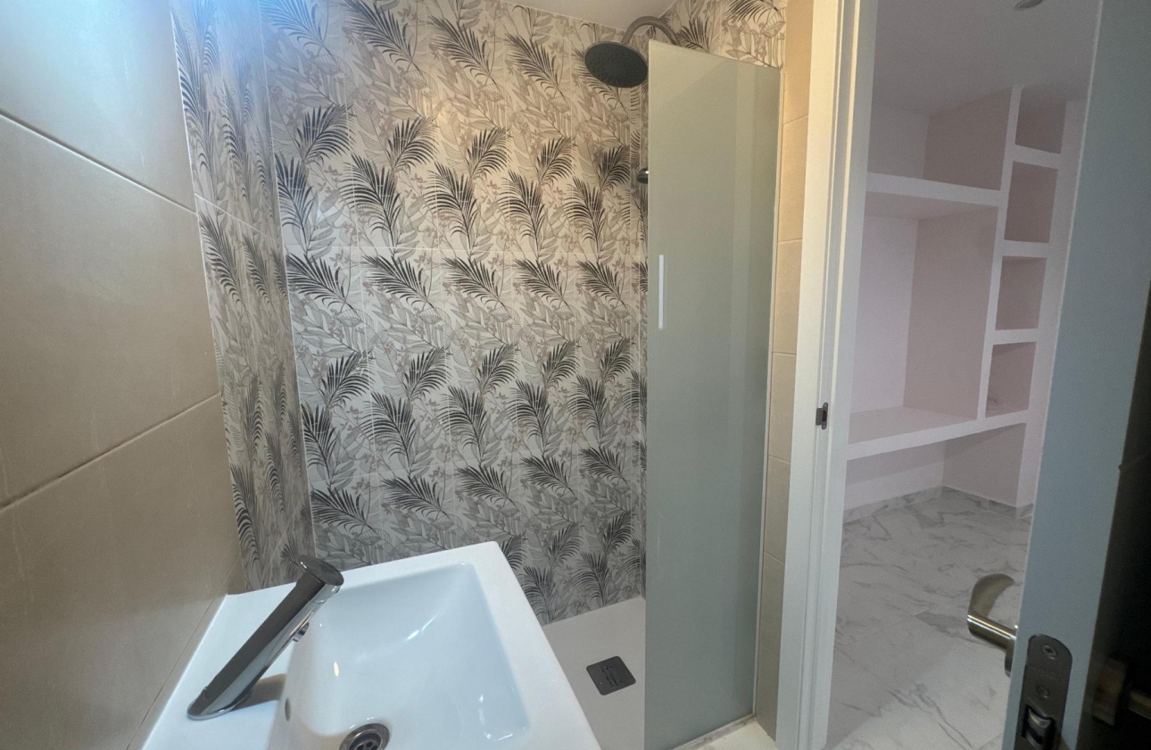 Resale - Apartment - Torrevieja - Muelle Pesquero