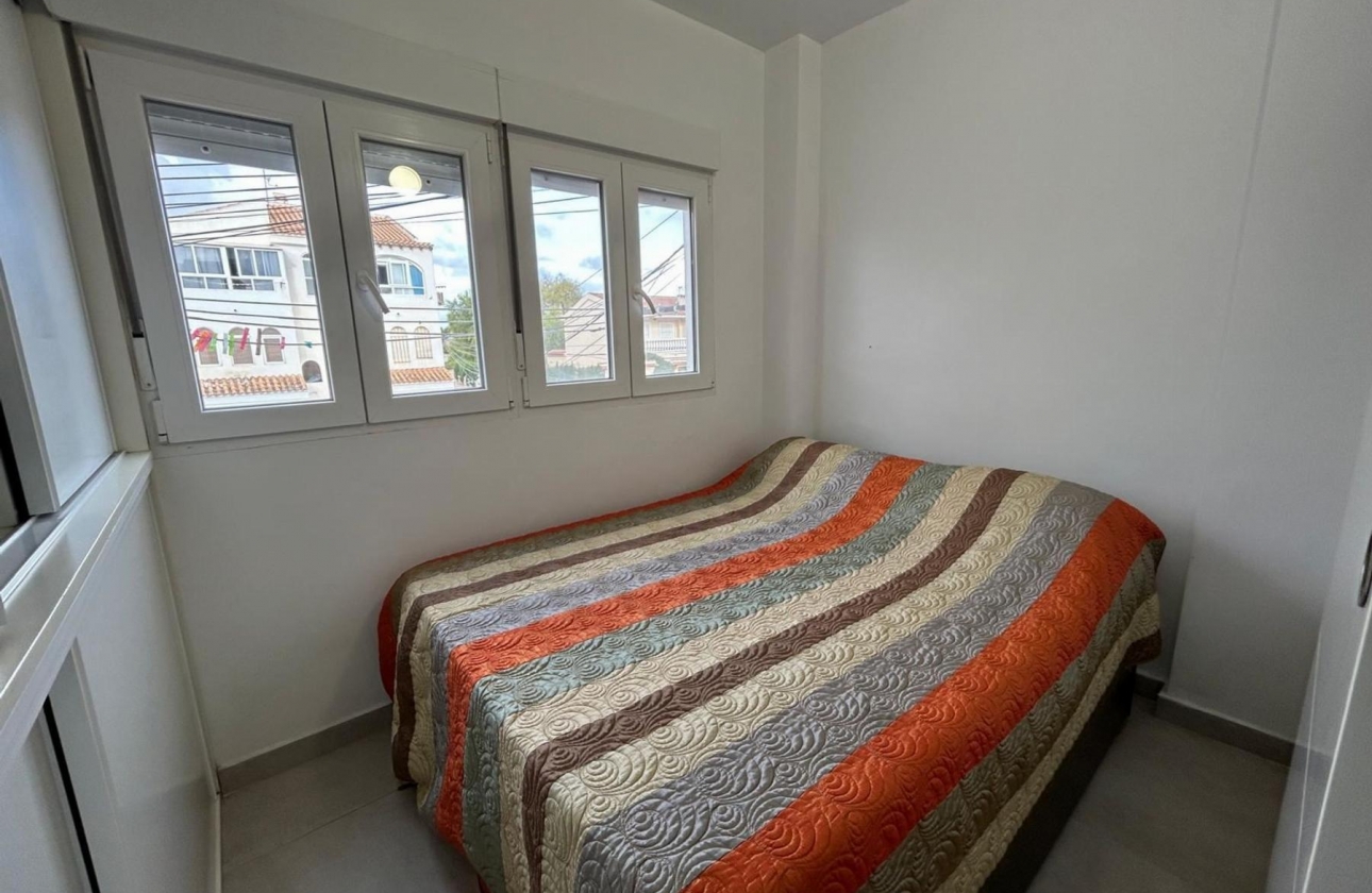 Resale - Apartment - Torrevieja - PLAYA NAUFRAGOS
