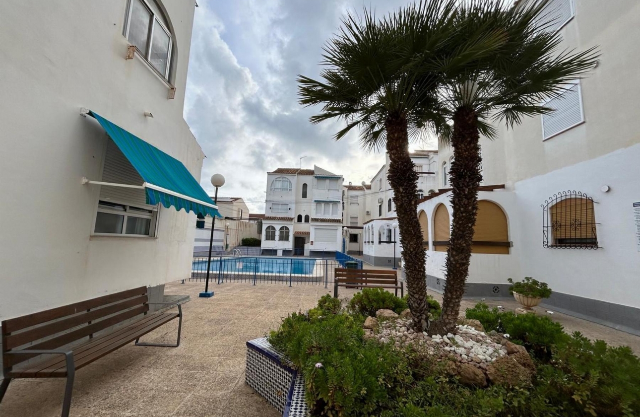 Resale - Apartment - Torrevieja - PLAYA NAUFRAGOS